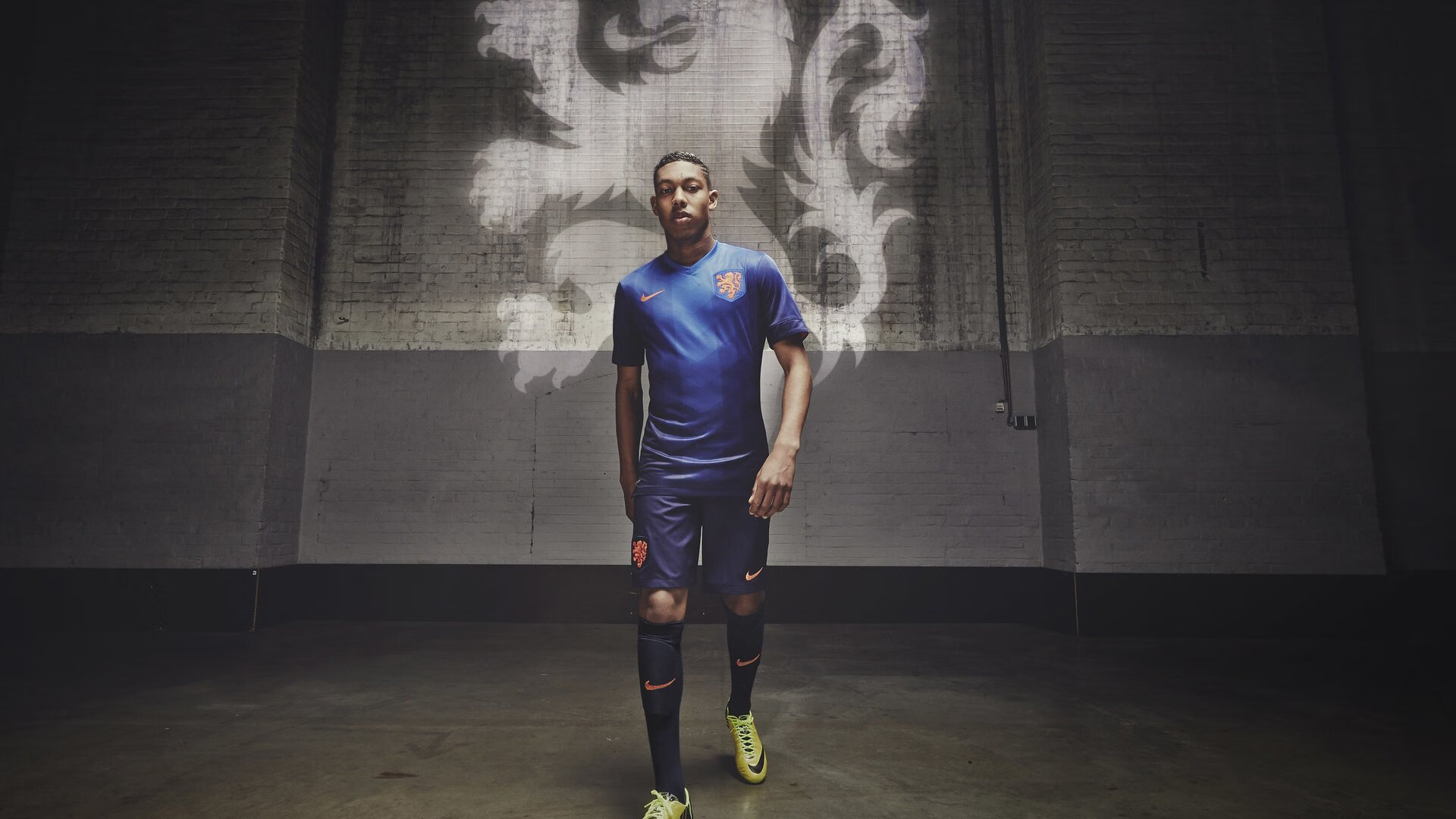 新兴足球国家在国际赛场崭露头角，格局逐步变化，新兴足球运动员